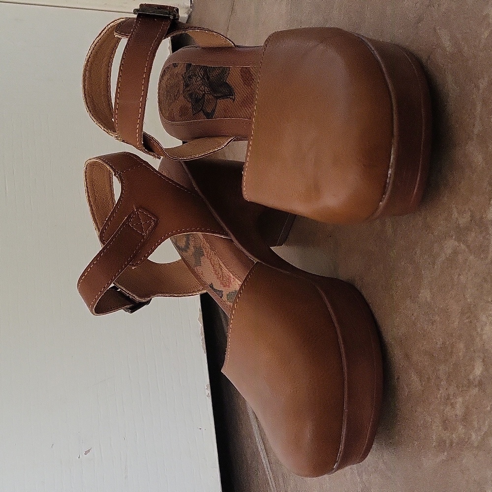 Platform shoes